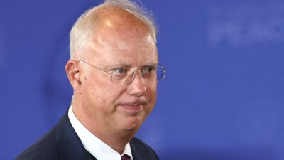 Avrupa enerji politikalarının krizinin nedenlerini derinlemesine inceleyerek, sürdürülebilirlik ve güvenlik