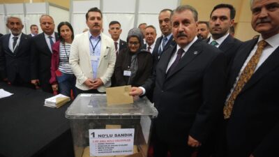 BBP Lideri Destici, yapılan kongrede yeniden genel başkan seçildi. Partide