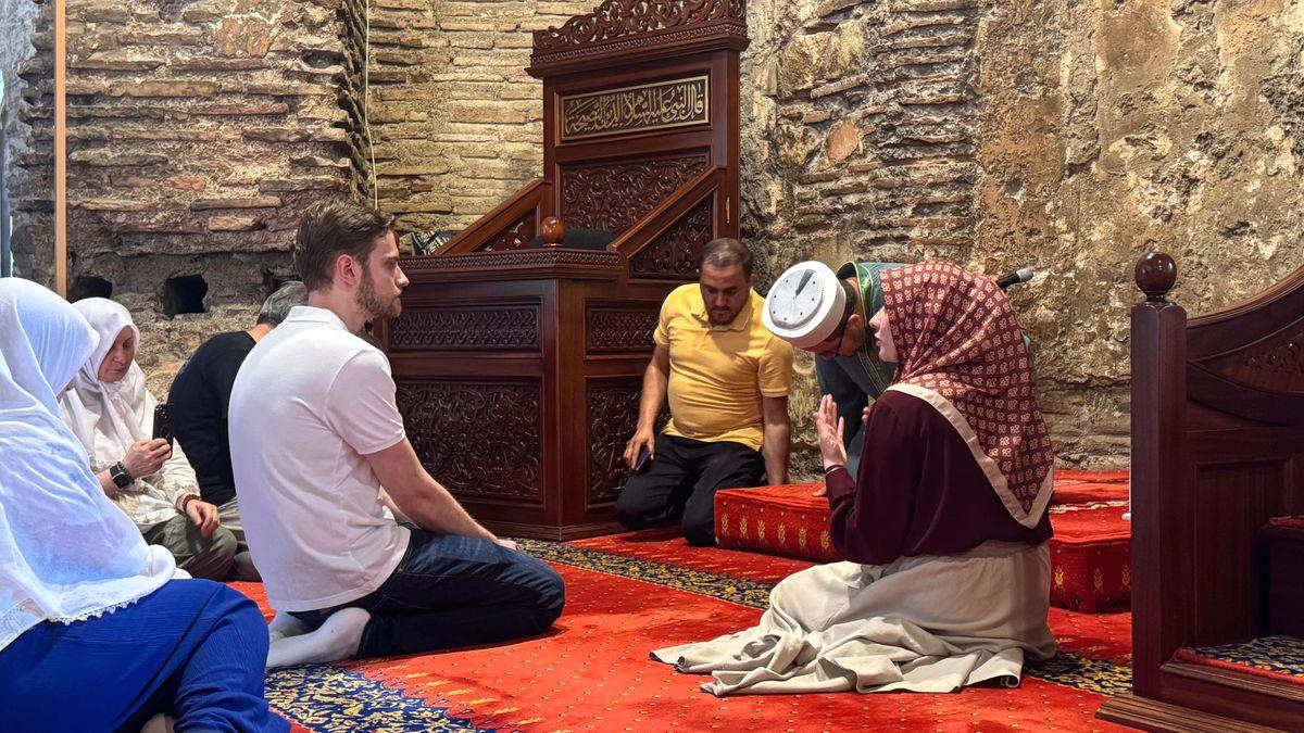 Bursa İnegöl'de İspanyol uzman İslam'a katıldı. Detaylar ve gelişmeler için