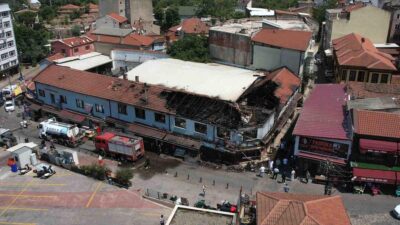 Bursa Kayhan Çarşısı'nda çıkan yangın, işletmelere maddi zarar verdi ve