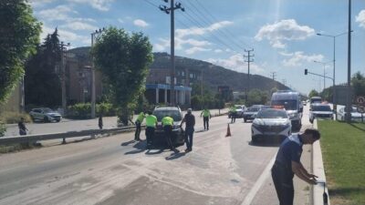 Bursa Kestel'de meydana gelen trafik kazasında 2 kişi yaralandı. Olayla