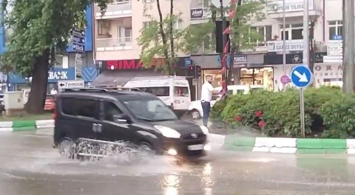 Bursa Yenişehir'de aniden bastıran şiddetli fırtına hakkında detaylı bilgi, hava