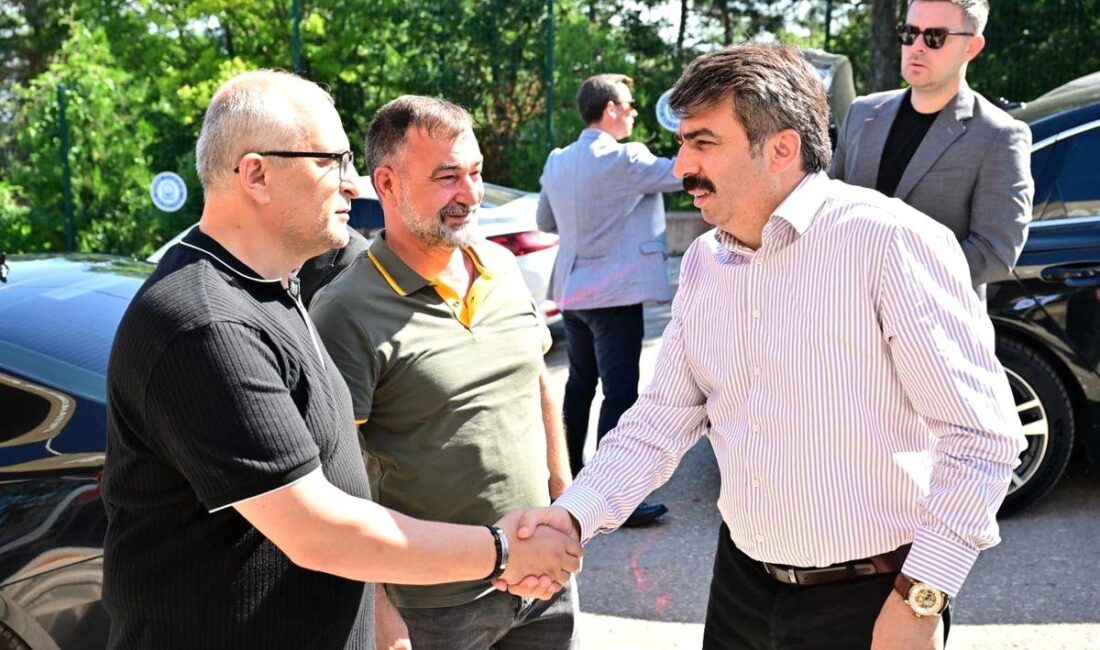 Bursa Yıldırım'da muhtarlarla gerçekleştirilen toplantıda, bölgesel gelişmeler ve projeler hakkında