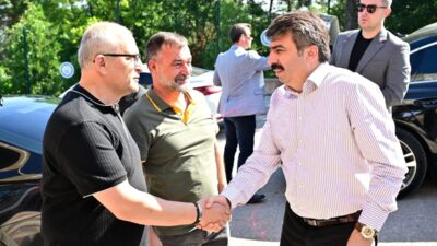 Bursa Yıldırım'da muhtarlarla gerçekleştirilen toplantıda, bölgesel gelişmeler ve projeler hakkında