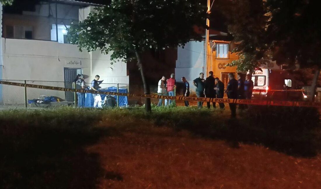 Bursa Yıldırım'da gerçekleşen silahlı çatışmada iki kişi hayatını kaybetti. Olayla