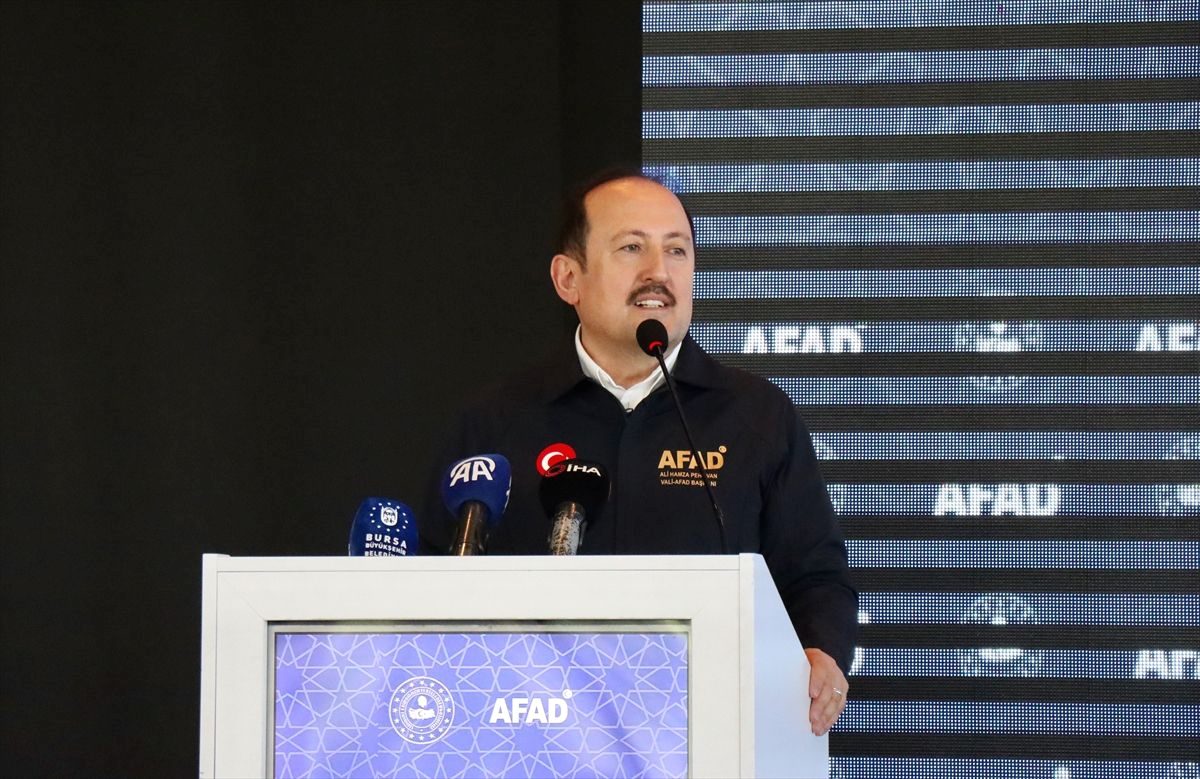 Bursa'da AFAD gönüllülerinin akreditasyon töreni, resmi ve etkili bir organizasyonla