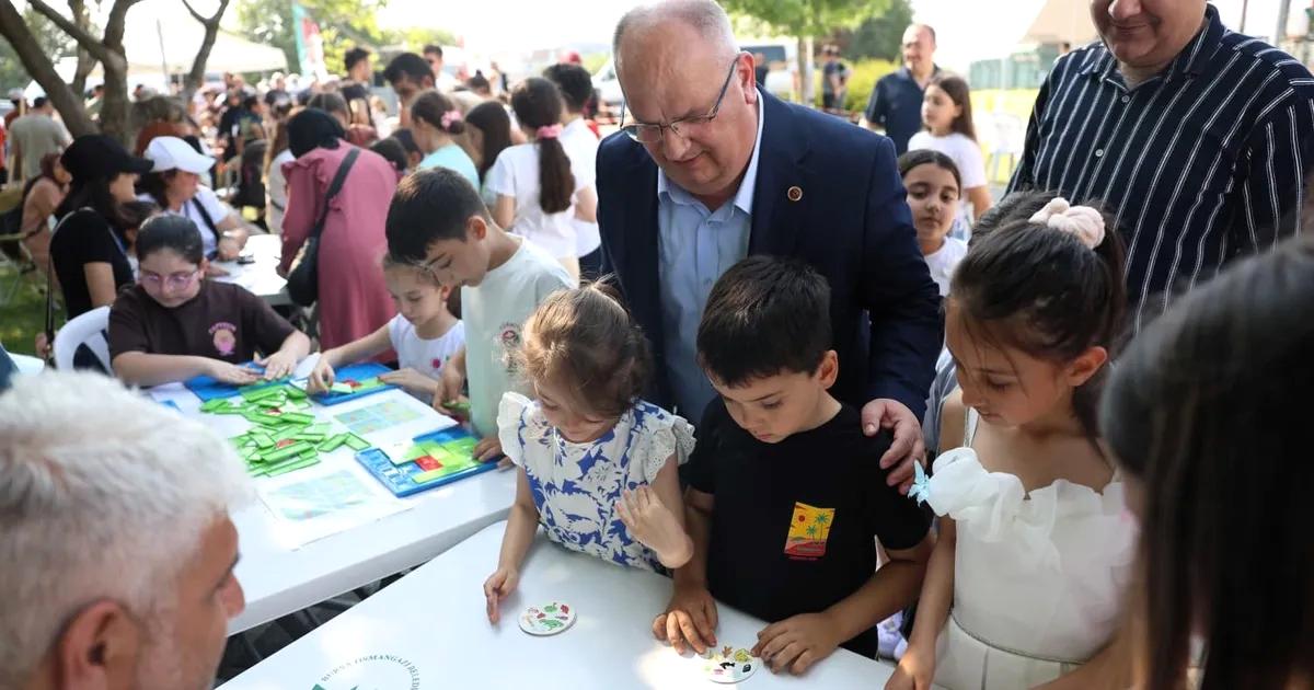 Bursa'da gerçekleştirilen aile şenliği, renkli etkinlikleri ve coşkulu atmosferiyle katılımcılara