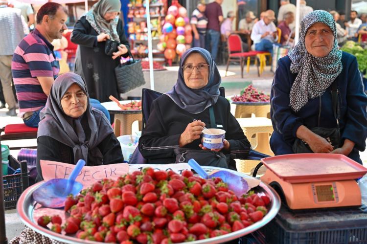 Bursa'da Aşure Dağıtımı Yoğun İlgi Gördü