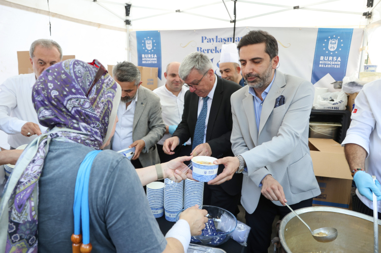 Bursa'da Aşure Dağıtımları Başladı