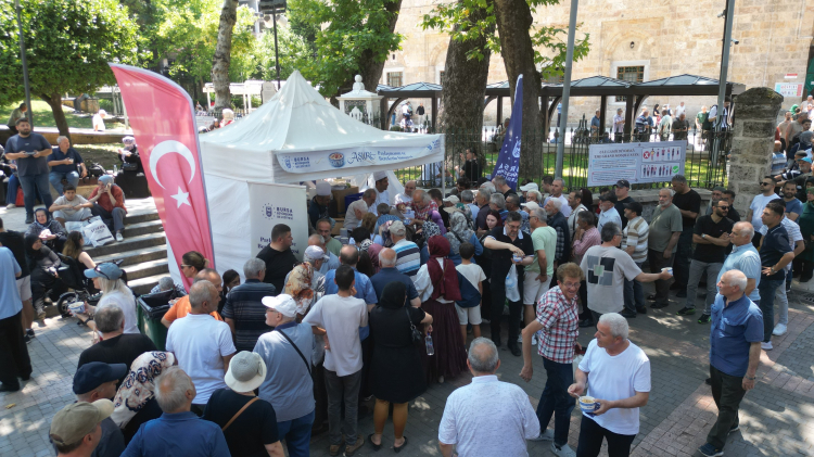 Bursa'da Aşure Dağıtımları Başladı