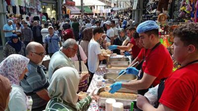 Bursa'da Aşure Günü gelenekleri devam ediyor. Bölgenin kültürel mirasını yansıtan