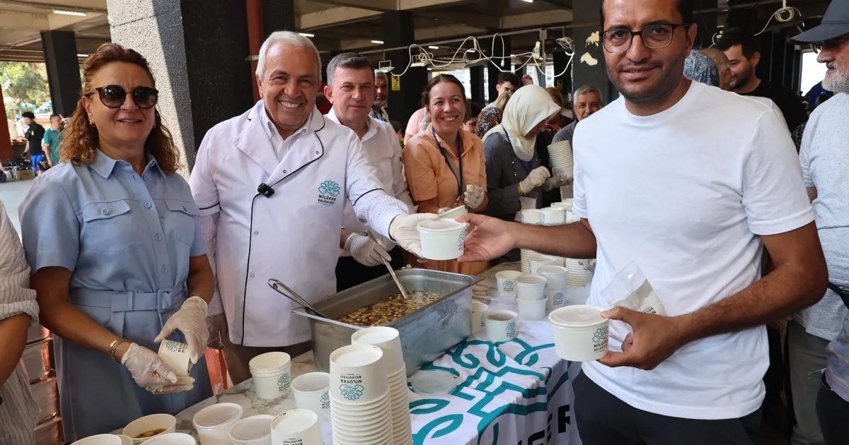Bursa'da geleneksel aşure ikramları başladı. Milli ve dini değerlerle bezeli