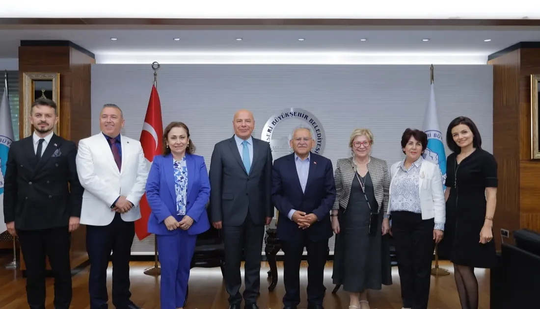 Bursa'da gerçekleşen Bağımlılık Zirvesi, bağımlılıkla mücadelede farkındalık ve çözüm odaklı