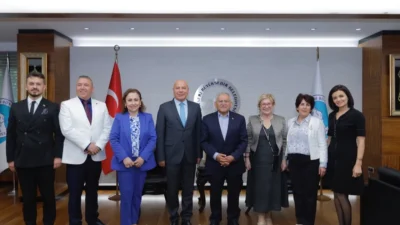 Bursa'da gerçekleşen Bağımlılık Zirvesi, bağımlılıkla mücadelede farkındalık ve çözüm odaklı