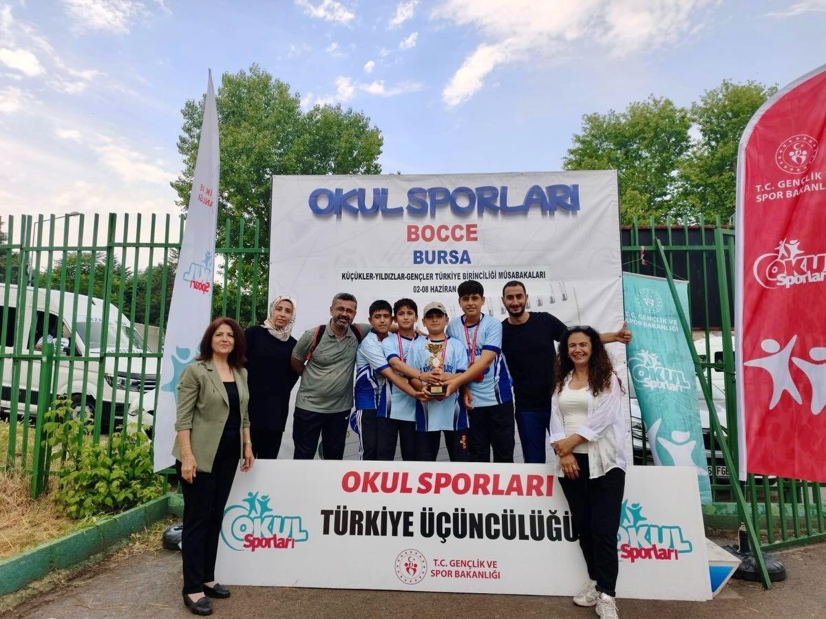 Bursa'da düzenlenen Bocce şampiyonalarıyla spor tutkunlarına heyecan dolu anlar yaşanıyor.