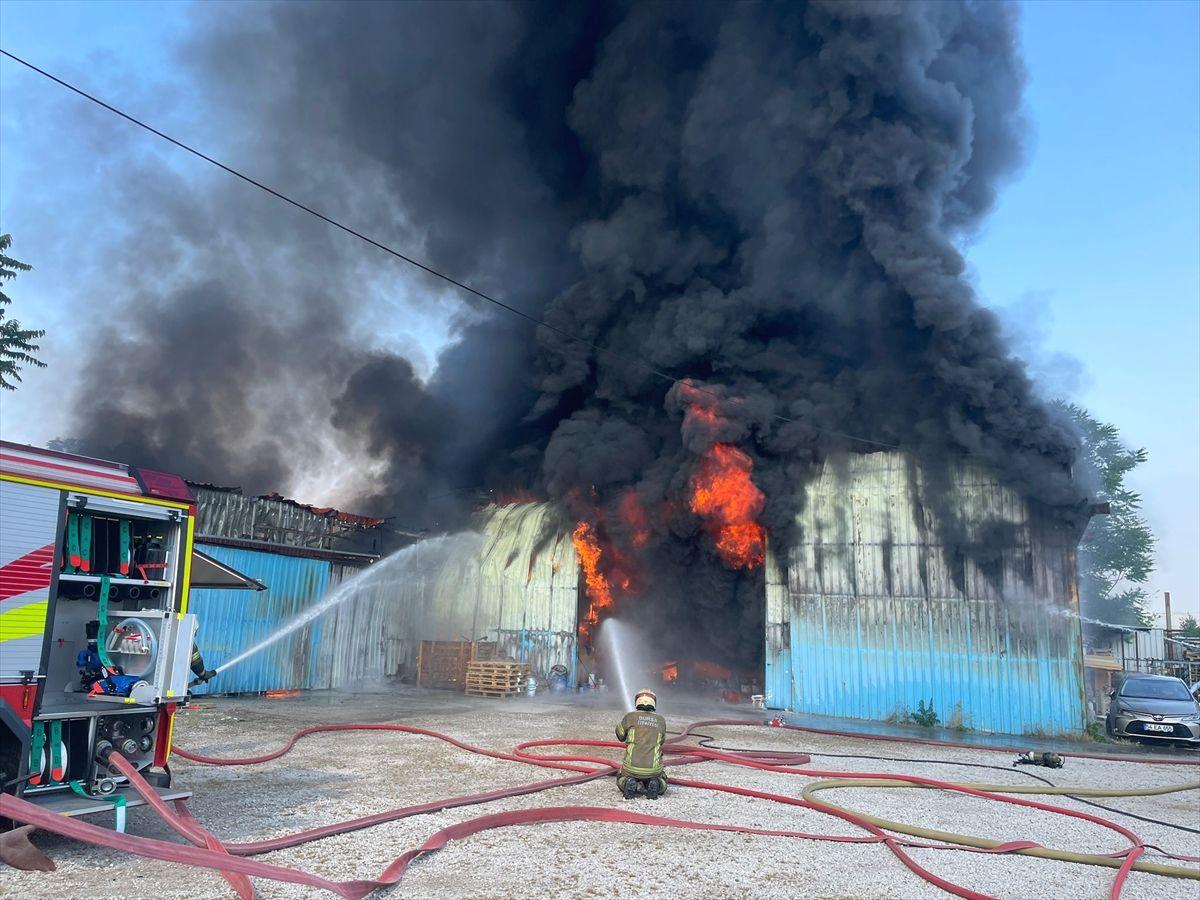 Bursa'da meydana gelen boya fabrikası yangınıyla ilgili gelişmeleri, hasar boyutlarını
