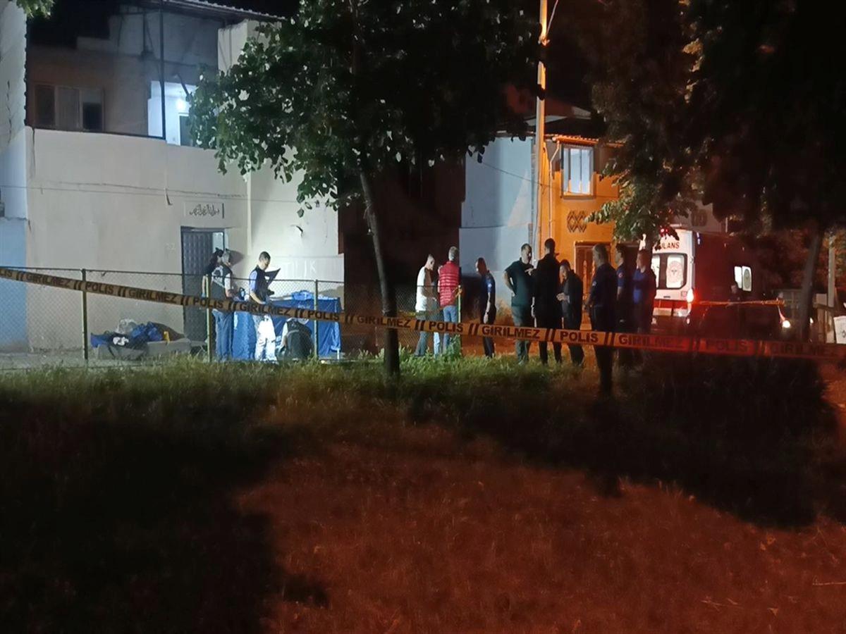 Bursa'da gerçekleşen çift cinayetinde, silahlı saldırıyla iki kişinin hayatı kaybetti.