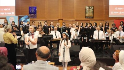 Bursa'da çocuk gösterisi büyük ilgiyle izlendi. Aileler ve çocuklar unutulmaz