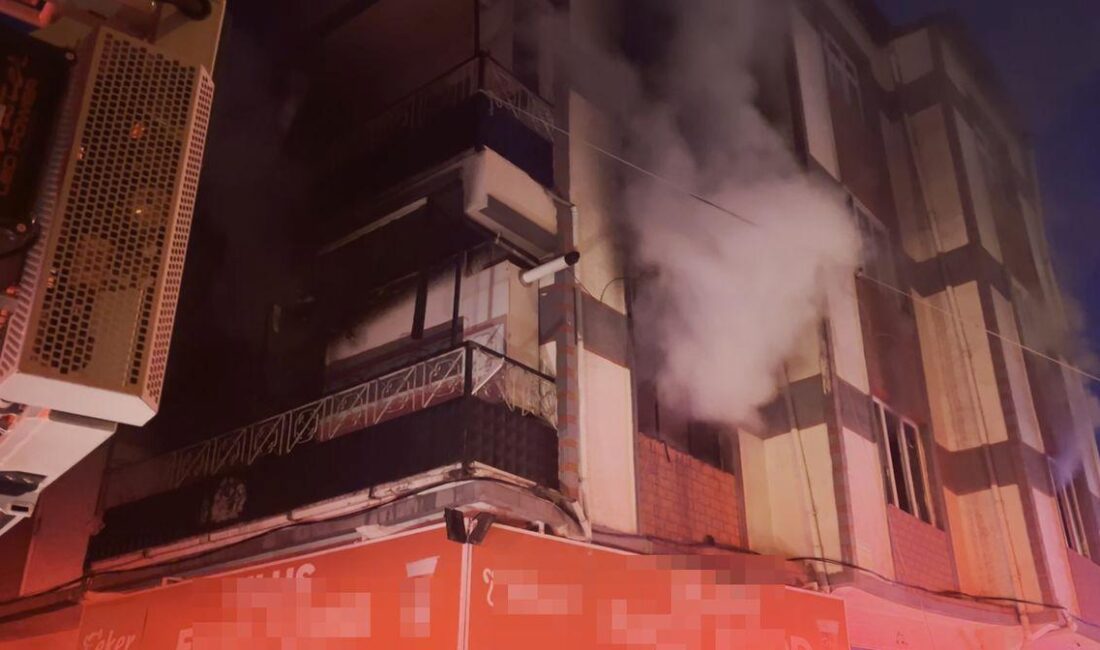 Bursa'da çokkatlı binada çıkan yangın ihbarı ilgili ekipleri harekete geçirdi.