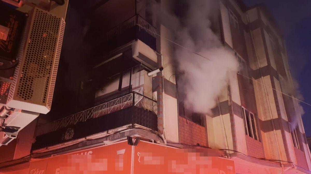 Bursa'da çokkatlı binada çıkan yangın ihbarı ilgili ekipleri harekete geçirdi.