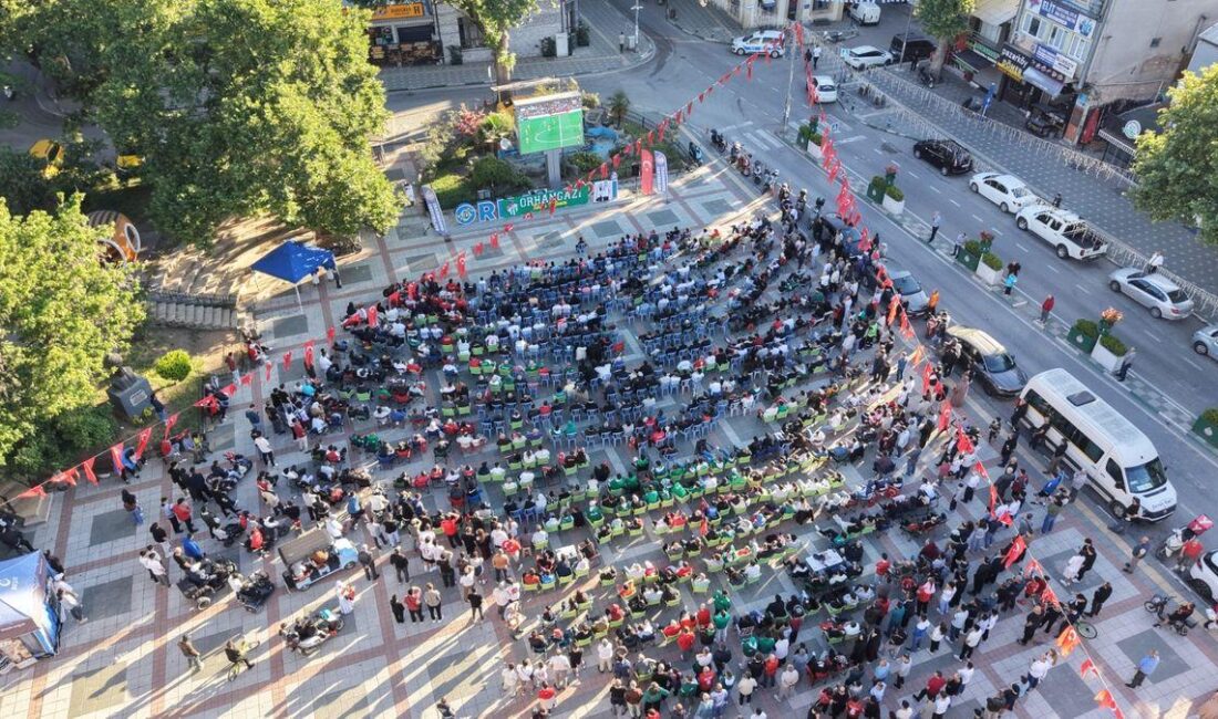 Bursa’da dev ekranlarda Türkiye-Australya maçını izleyin. Heyecan dolu karşılaşmayı kaçırmayın,