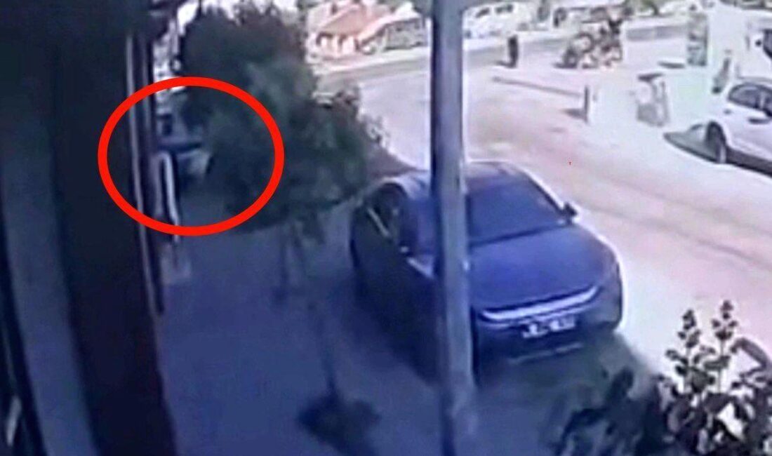 Bursa'da ehliyetsiz genç sürücülerin bulunduğu otomobil trafik kazasıyla sonuçlandı. Yetkililer,