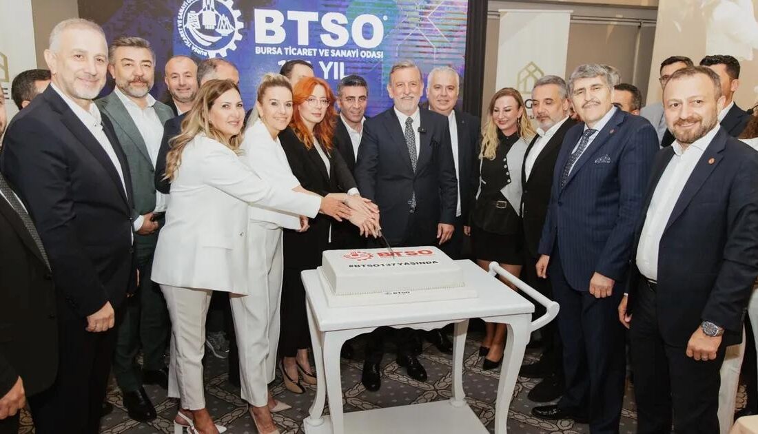 Bursa’da gerçekleşen gayrimenkul paneli, sektör uzmanlarının katılımıyla önemli bilgiler ve