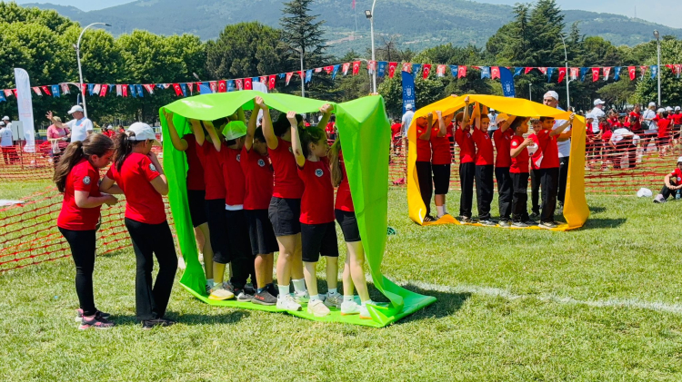 Bursa'da Geleneksel Oyun Şenliği Düzenlendi