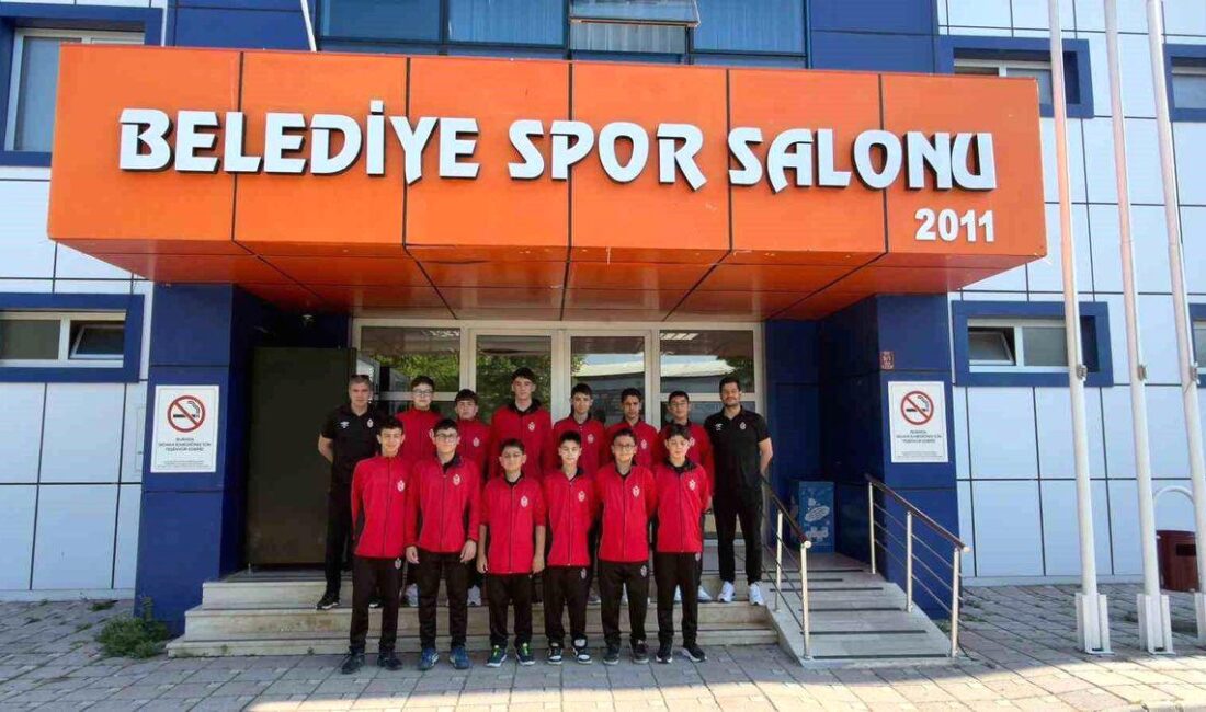 Bursa'da yeni gençlik merkezi açılışı gerçekleştirildi. Şehrin gençlerine hizmet eden