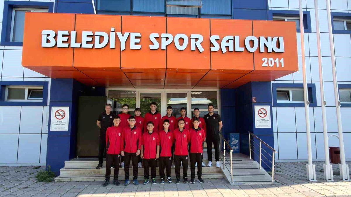 Bursa'da yeni gençlik merkezi açılışı gerçekleştirildi. Şehrin gençlerine hizmet eden