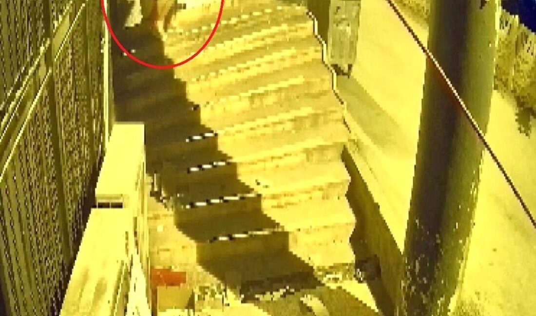 Bursa'da hırsızlık şüphelisi kadın kıyafetleriyle yakalandı. Olayla ilgili detaylar ve