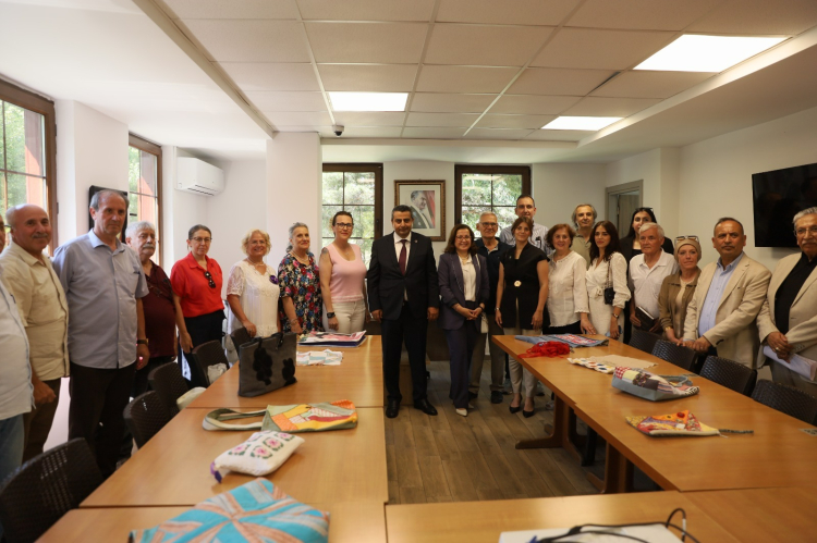 Bursa'da Huzurevi Kermesi Coşkusu