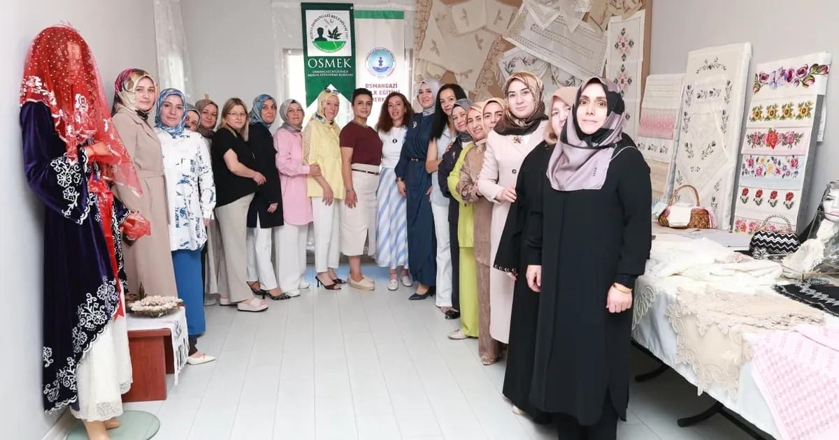 Bursa'da kadınlar için düzenlenen kurs sergisi, yetenekleri sergileme ve gelişim