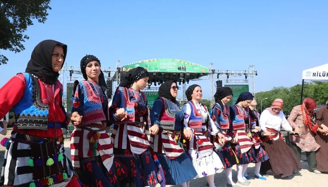 Bursa'da düzenlenen Karadeniz Kültürü Renkli Festival ile bölgenin zengin kültürel