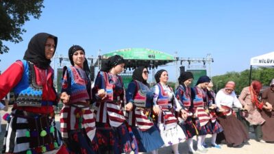Bursa'da düzenlenen Karadeniz Kültürü Renkli Festival ile bölgenin zengin kültürel