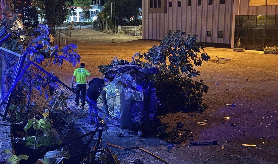 Bursa'da gerçekleşen trafik kazasında dört kişi yaralandı. Sürücü olay yerinden