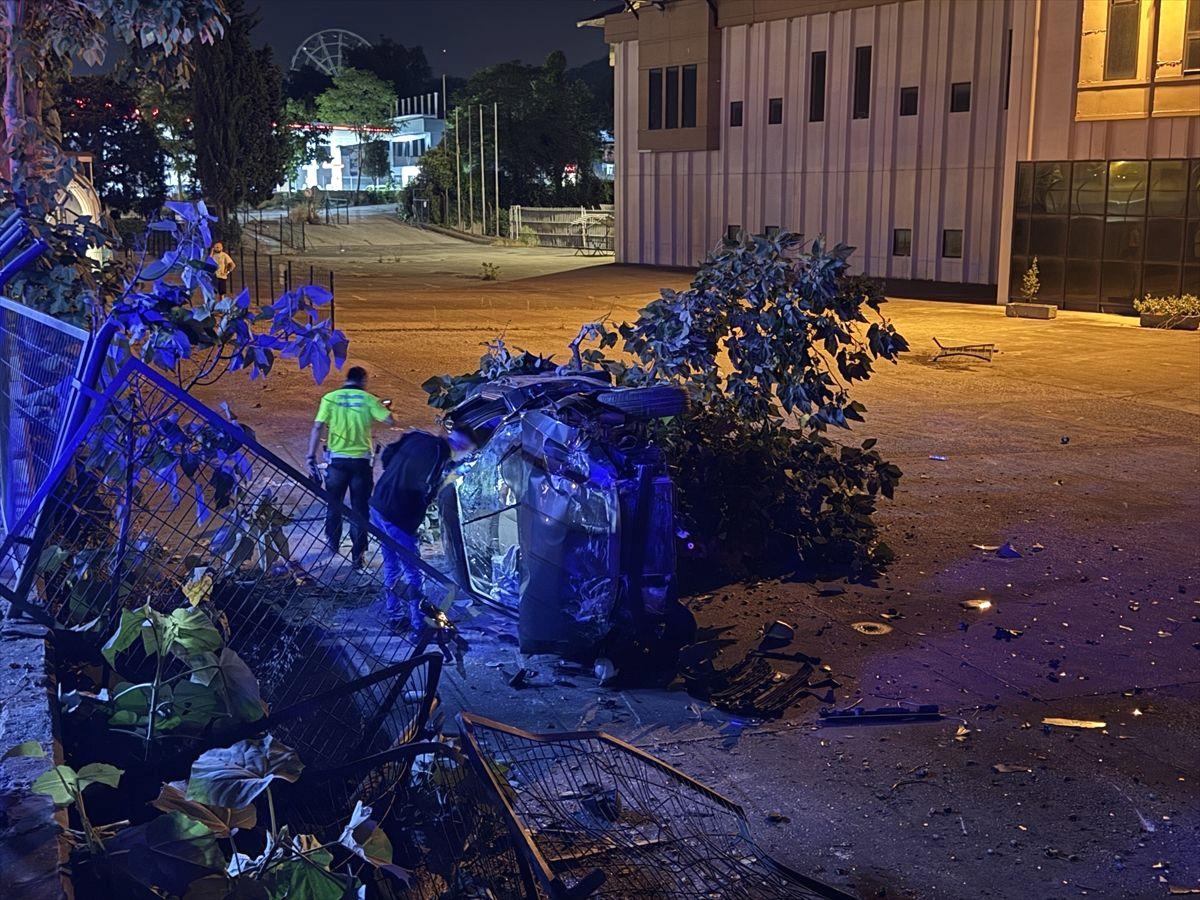 Bursa'da gerçekleşen trafik kazasında dört kişi yaralandı. Sürücü olay yerinden