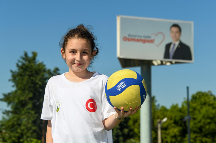 Bursa'da Mini Voleybol Şenliği Yoğun Katılımla Gerçekleşti