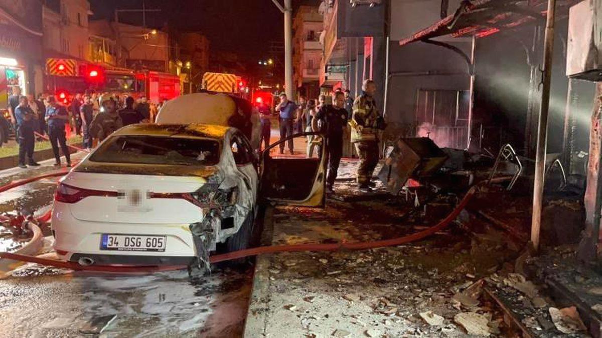 Bursa'da mobilya deposunda çıkan yangın, büyük maddi hasar ve güvenlik