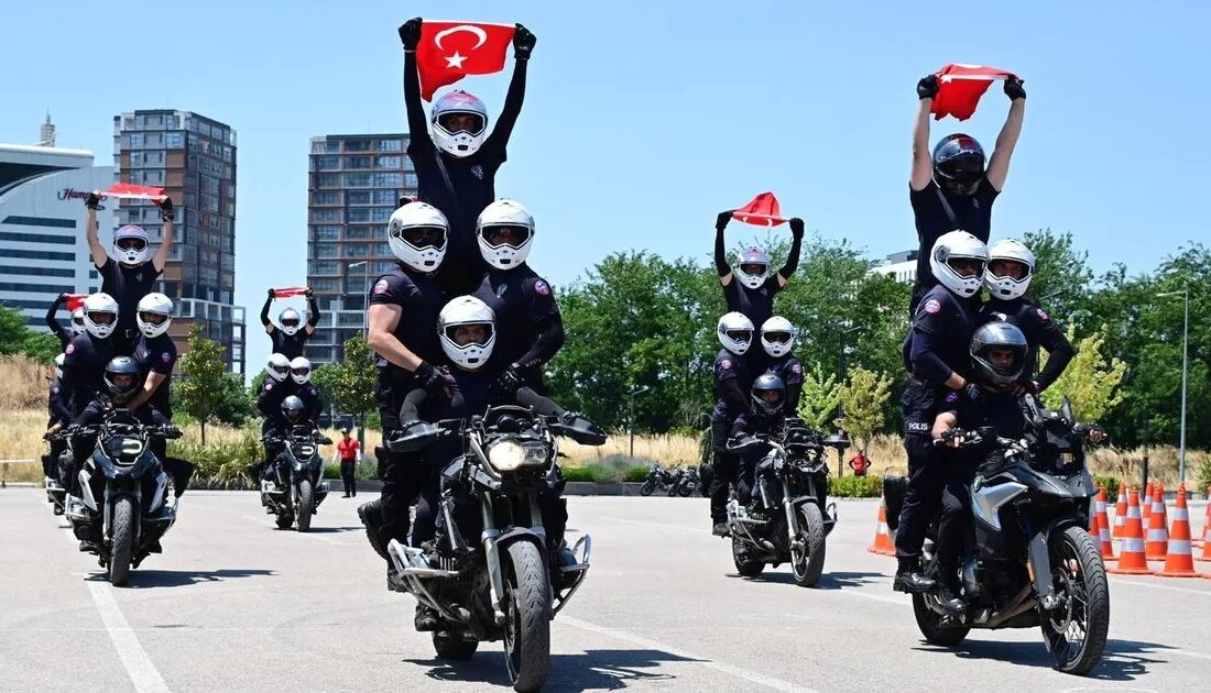 Bursa'da motosikletli polis eğitimleri başarıyla tamamlandı, emniyet teşkilatının hizmet kalitesini