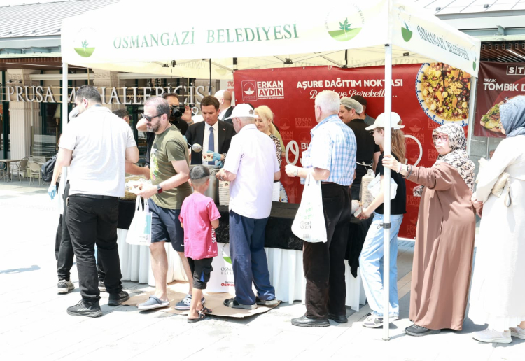 Bursa'da Muharrem Ayı Aşure Dağıtımı