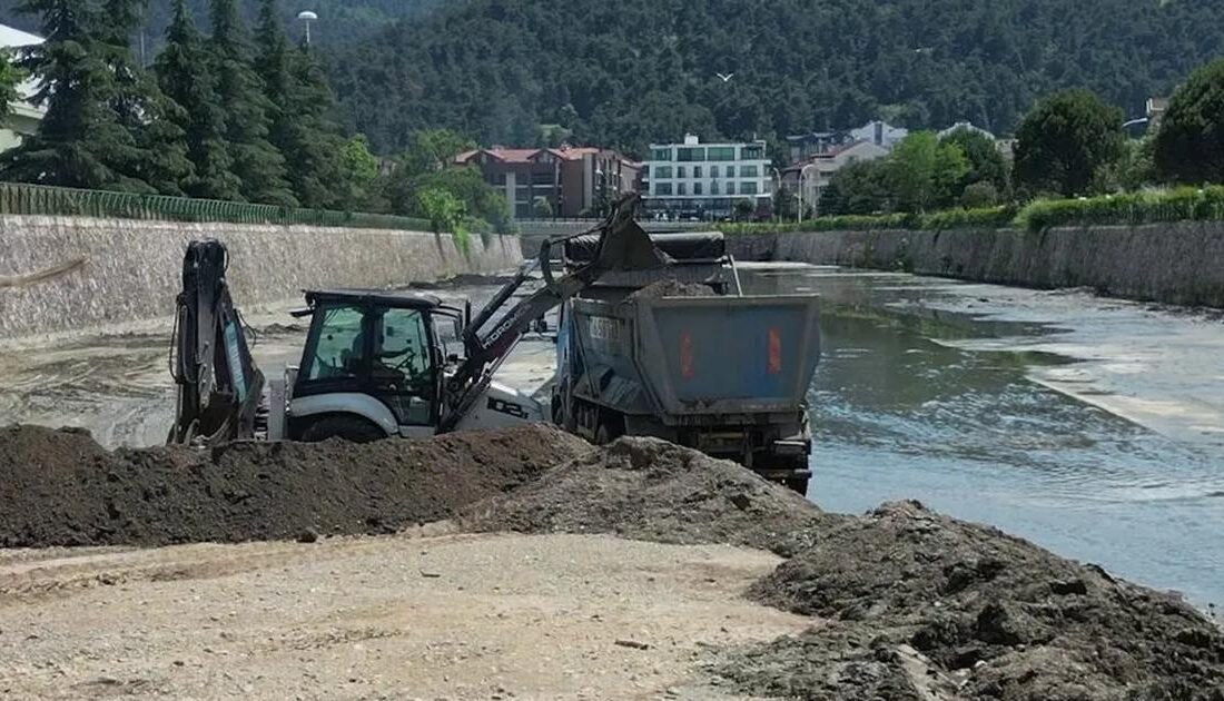 Bursa'da Nilüfer Çayı temizlik çalışmalarıyla sağlıklı ve temiz bir çevre