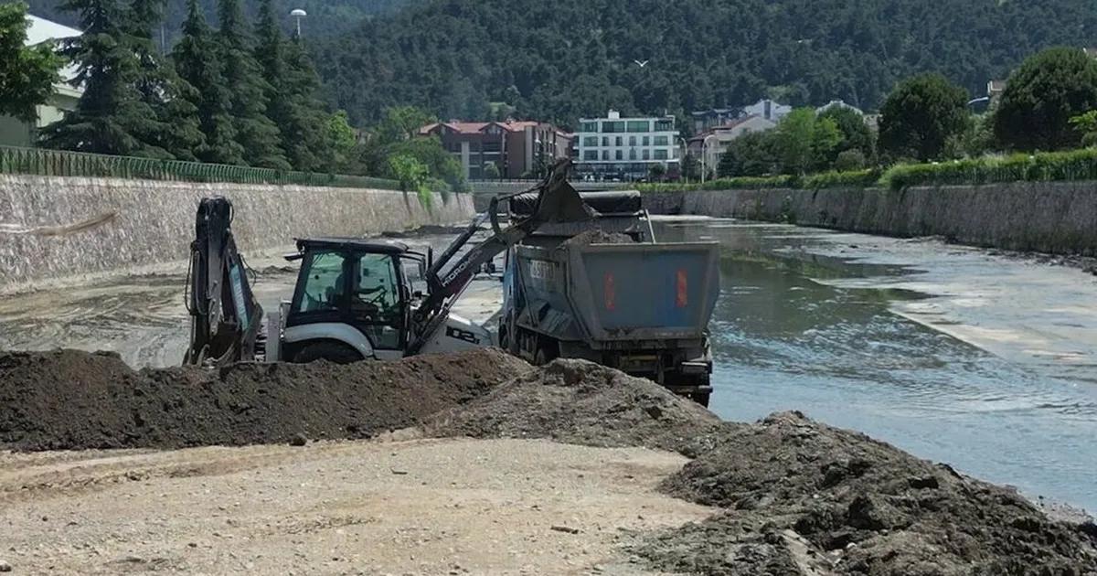 Bursa'da Nilüfer Çayı temizlik çalışmalarıyla sağlıklı ve temiz bir çevre