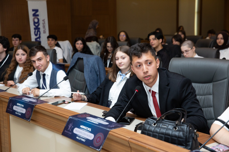 Bursa'da Öğrencilerin Katılımıyla Politika Atölyesi