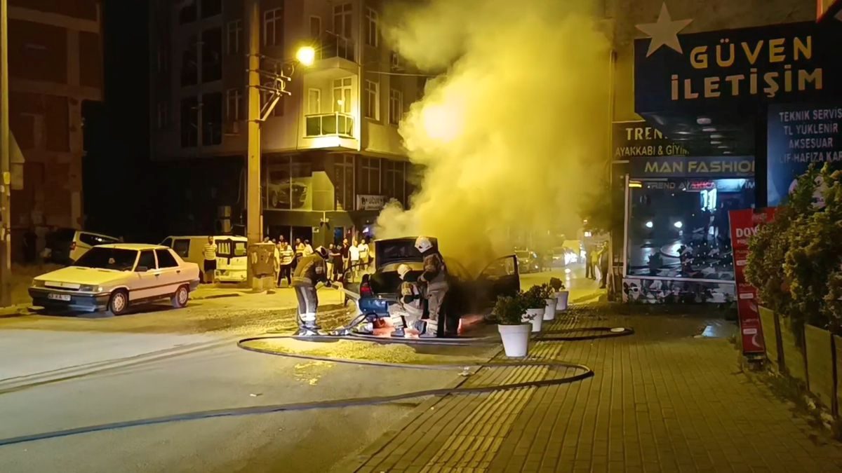 Bursa'da otomobilin alev alıp yanması olayı detaylarıyla inceleniyor. Güvenlik ve