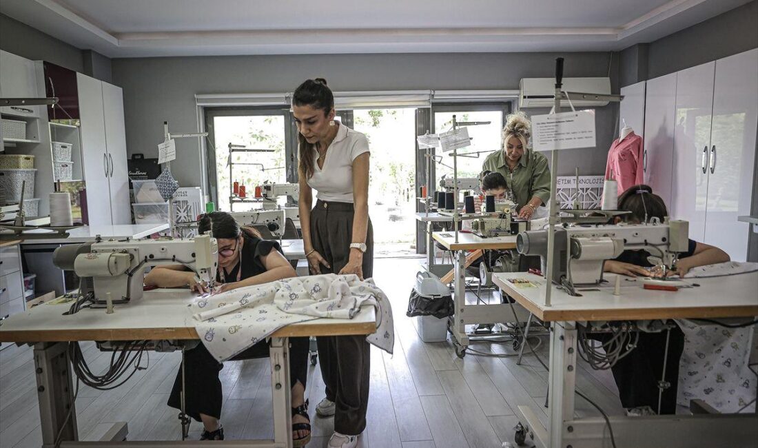 Bursa'da özel eğitim okulları meslek ediniyor, kaliteli eğitimle geleceğin meslek