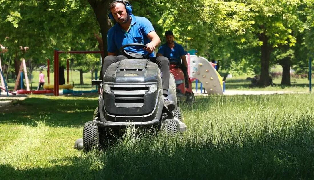 Bursa'da park bakımı yoğun şekilde sürdürülüyor, şehrin yeşil alanlarının korunması