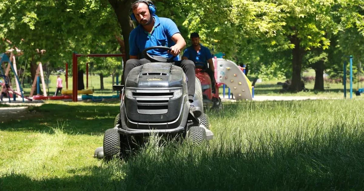 Bursa'da park bakımı yoğun şekilde sürdürülüyor, şehrin yeşil alanlarının korunması