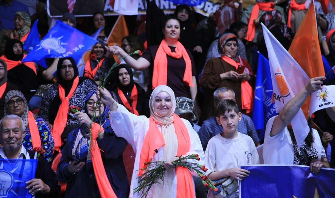 Bursa'da seçim çalışmalarında hareketlilik artarken, politikacıların stratejileri ve halkın beklentileri