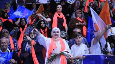 Bursa'da seçim çalışmalarında hareketlilik artarken, politikacıların stratejileri ve halkın beklentileri
